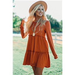 Оранжевое свободное платье с длинными рукавами и рюшами