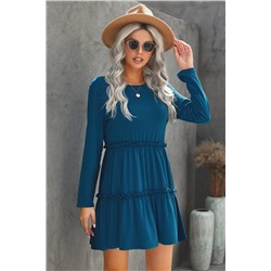 Синее свободное платье мини с длинными рукавами и оборками