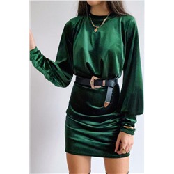 Зеленое бархатное мини-платье с длинными рукавами и вырезом на спине
