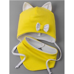 Шапка трикотажная для девочки, кошачьи ушки, на завязках, сбоку белый бантик + нагрудник, желтый