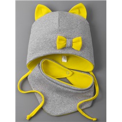 Шапка трикотажная для девочки, кошачьи ушки,на завязках, сбоку желтый бантик + нагрудник, серый