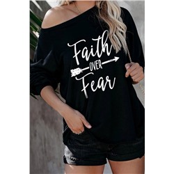 Черная блуза с открытым плечом и надписью: Faith Over Fear